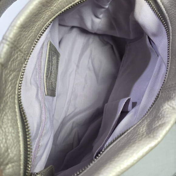 Coach F15064 Metallic Silver Peppled Leather Shoulder Bag w/ Adjustable Strap. - Picture 7 of 16